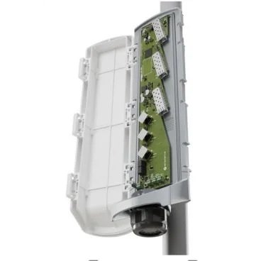 Mikrotik CSS606-1G-2Gi-3S+OUT (GPERx6) Switch 3 puertos Ethernet Gigabit (1x PoE IN, 2x PoE Out pasivo), 3 bahías SFP+, SwOS, carcasa para exteriores, kit de montaje (fuente de alimentación NO incluida)