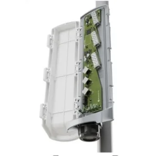 Mikrotik CSS606-1G-2Gi-3S+OUT (GPERx6) Switch 3 puertos Ethernet Gigabit (1x PoE IN, 2x PoE Out pasivo), 3 bahías SFP+, SwOS, carcasa para exteriores, kit de montaje (fuente de alimentación