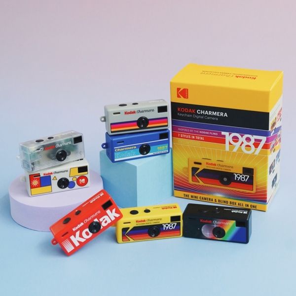 Kodak Charmera Camara Digital Instantanea Retro - 1.6M Megapixels - Tamaño Diminuto/Llavero - Bateria Recargable - Peso 30g - Modelo Aleatorio