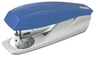 Petrus 210 Recycle Grapadora de Sobremesa - Grapa hasta 25 Hojas - 96% de Plastico Reciclado - Grapado Abierto, Cerrado y Clavado - Incluye 200 grapas Petrus 22/6 - Color Azul