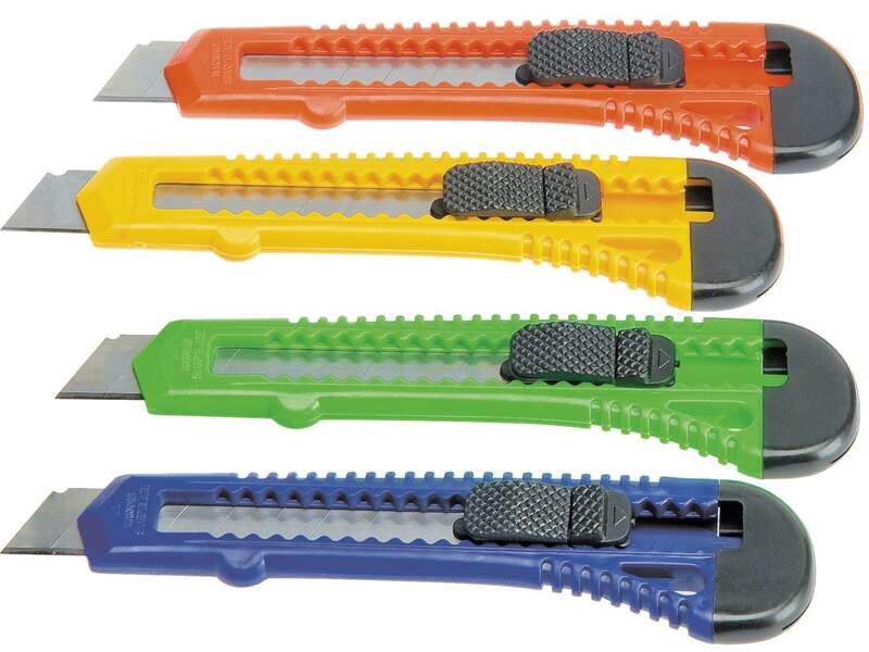 Bismark Cutter Grande Retractil - Medidas 17x8x15cm - Empuñadura de Plastico - Bloqueo de Seguridad - Colores Surtidos · Pack de 24 uds.