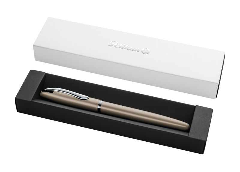 Pelikan Jazz Noble Pluma Estilografica - Punta M - Cuerpo Satinado con Detalles Cromados - Mecanismo de Cartucho Universal - Estuche de Regalo - Color Pardo