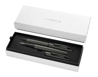 Pelikan Jazz Noble Set de Boligrafo y Estilografica - Cuerpo Satinado con Detalles Cromados - Incluye Estuche de Regalo - Color Gris Oscuro