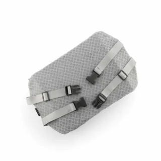 Innovagoods Glushion Cojin Lumbar de Gel - Funda Extraible - Antideslizante en 1 Cara - Panal de Abeja - Cintas de Sujecion - 38x23.5x5cm - Color Azul y Gris