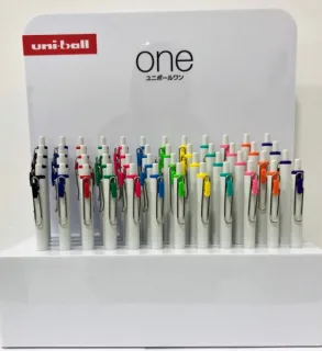 Uni-ball UMN-S-07 ONE Expositor de 48 Boligrafo de Tinta Liquida - Punta de Bola 0.7mm - Escritura Ultra Fluida - Agarre Suave y Comodo - 18 Colores Brillantes - Color Surtido · Pack de 48 u