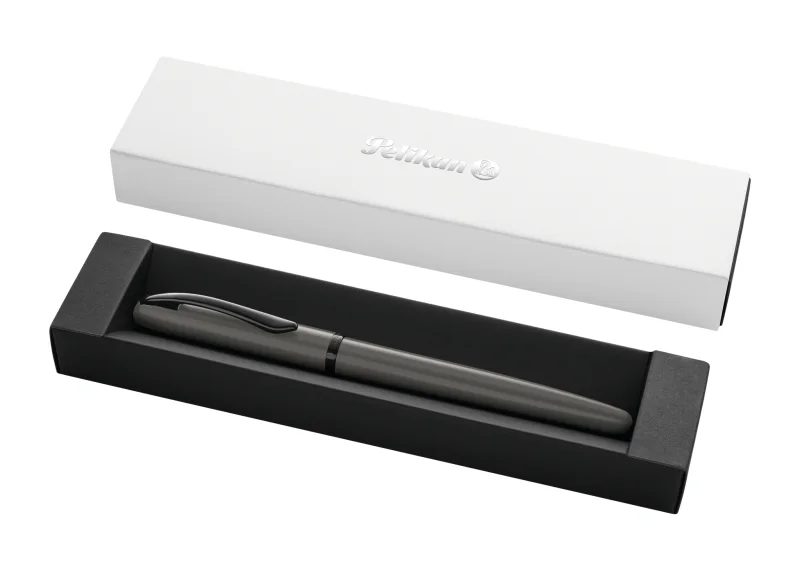 Pelikan Jazz Noble Pluma Estilografica - Punta M - Cuerpo Satinado con Detalles Cromados - Mecanismo de Cartucho Universal - Estuche de Regalo - Color Gris Oscuro