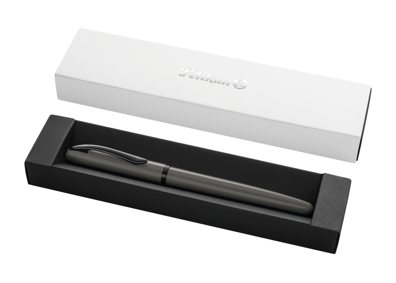 Pelikan Jazz Noble Pluma Estilografica - Punta M - Cuerpo Satinado con Detalles Cromados - Mecanismo de Cartucho Universal - Estuche de Regalo - Color Gris Oscuro