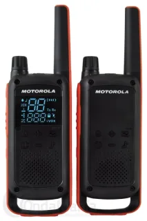 Motorola T82 Pack 2 Walkie Talkies - 16 Canales PMR446 + 121 Codigos - Alcance de hasta 10km - Autonomia hasta 18h - Color Negro/Rojo
