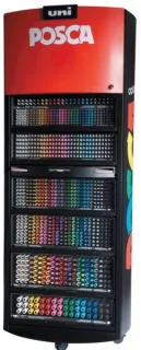 Posca Expositor de 1236 Marcadores de Pintura - Punta de Poliester - Tinta Pigmentada Base Agua - Resistente a la Luz - Colores y Trazos Surtidos