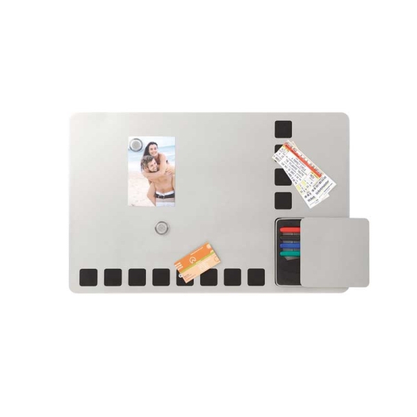 Nobo Pizarra Combinada Magnetica con Cuadriculas de Espuma para Fijar Notas 610x390mm - Incluye 4 Rotuladores, 2 Imanes y Borrador - Almacenamiento para Rotuladores y Borrador